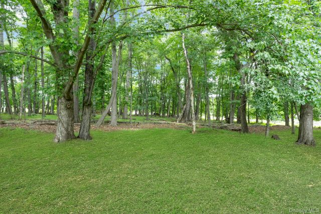 19 Flower Lane, Valley Cottage, NY 10989
