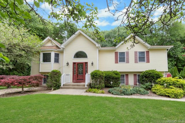 19 Flower Lane, Valley Cottage, NY 10989