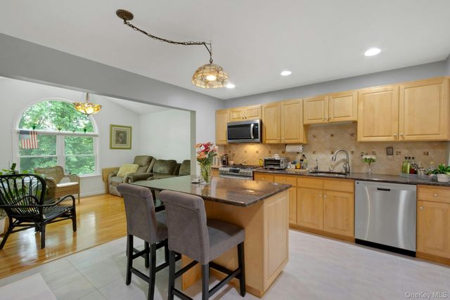 19 Flower Lane, Valley Cottage, NY 10989