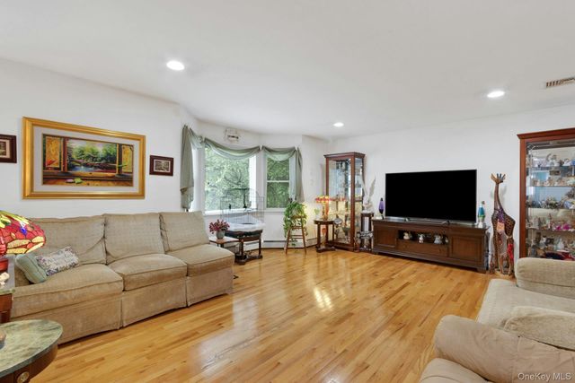 19 Flower Lane, Valley Cottage, NY 10989