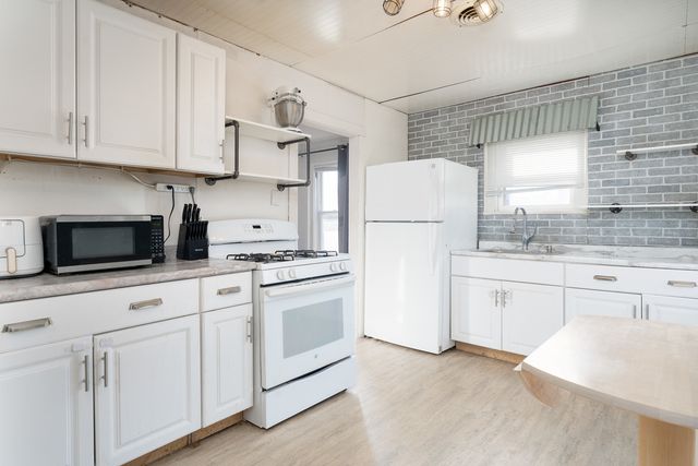 1900 N Center Street, Crest Hill, IL 60403