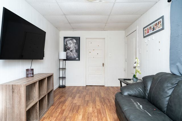 1900 N Center Street, Crest Hill, IL 60403