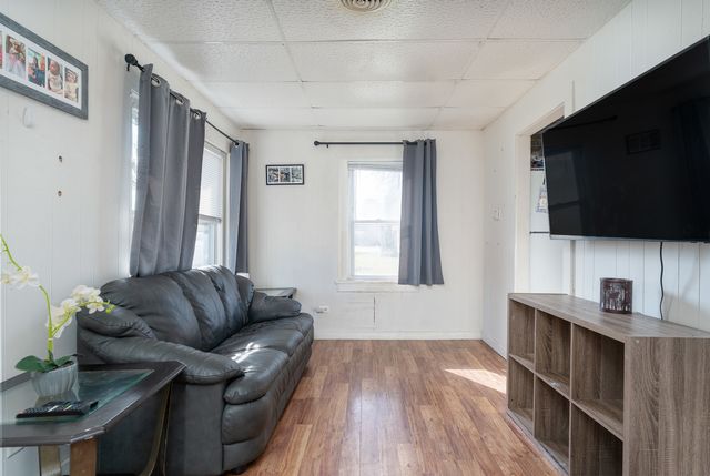 1900 N Center Street, Crest Hill, IL 60403