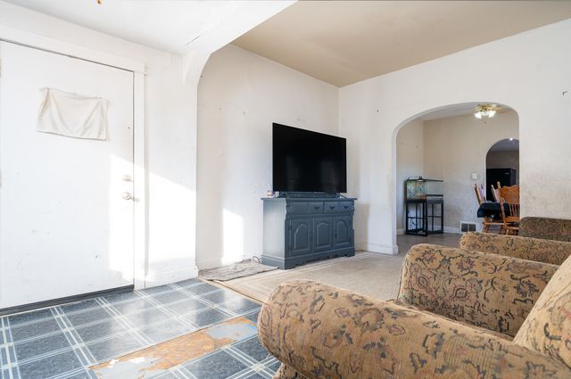 1900 N Center Street, Crest Hill, IL 60403