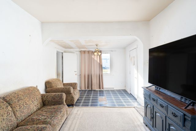 1900 N Center Street, Crest Hill, IL 60403