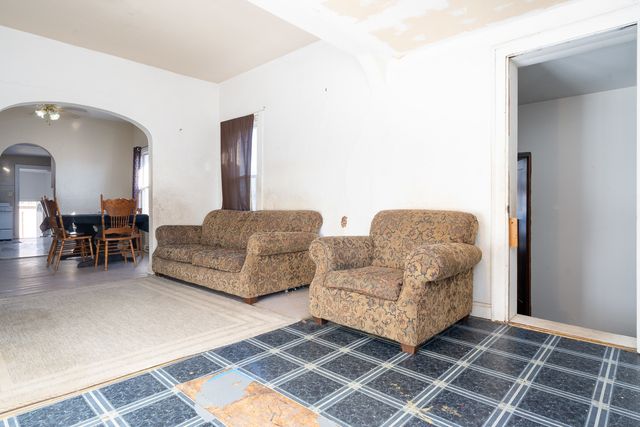 1900 N Center Street, Crest Hill, IL 60403