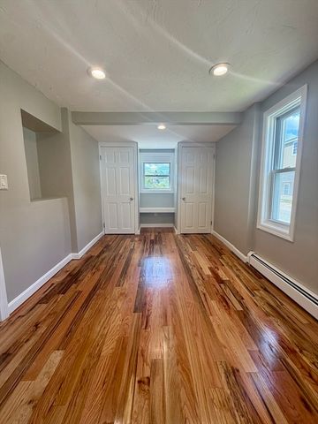 5 Rock St, Westport, MA 02790