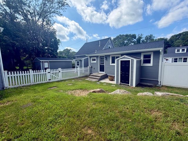 5 Rock St, Westport, MA 02790