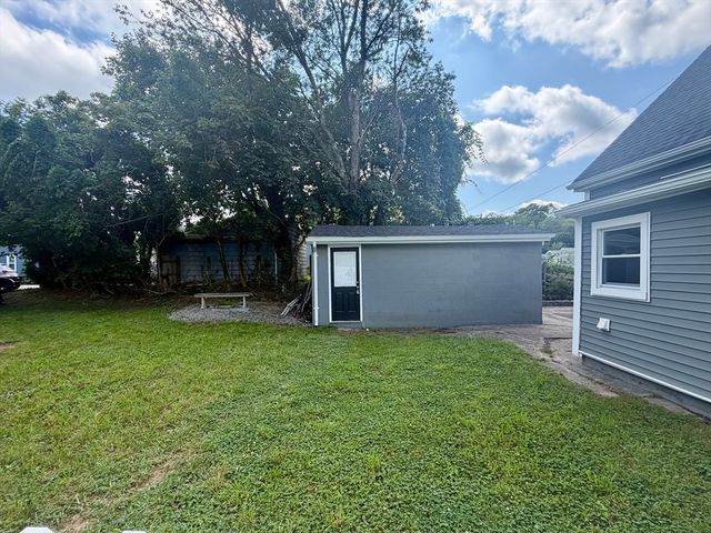 5 Rock St, Westport, MA 02790