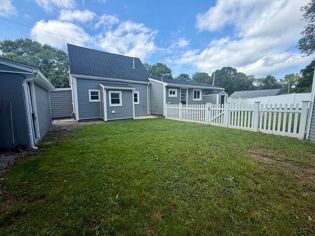 5 Rock St, Westport, MA 02790