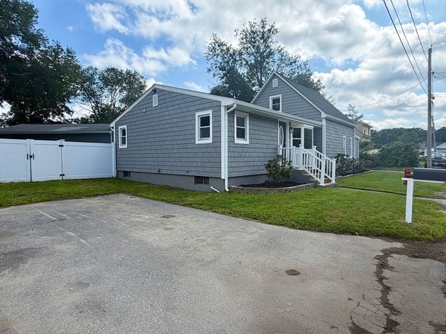 5 Rock St, Westport, MA 02790