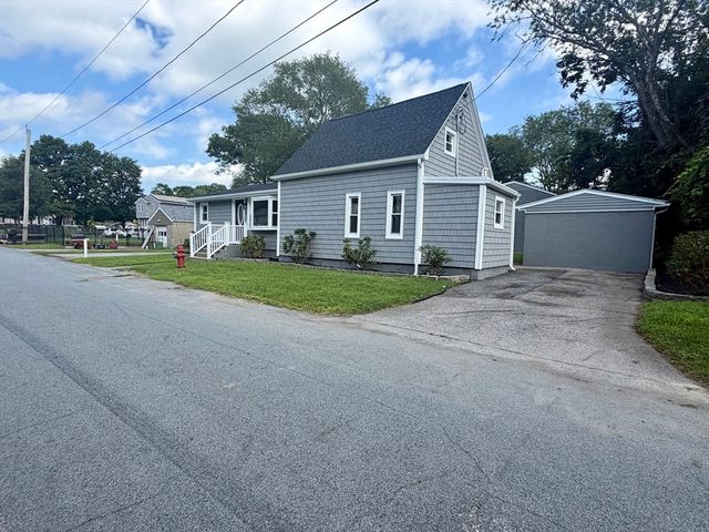 5 Rock St, Westport, MA 02790
