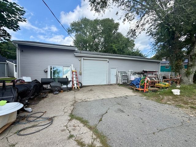 5 Rock St, Westport, MA 02790