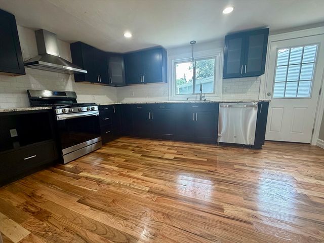 5 Rock St, Westport, MA 02790