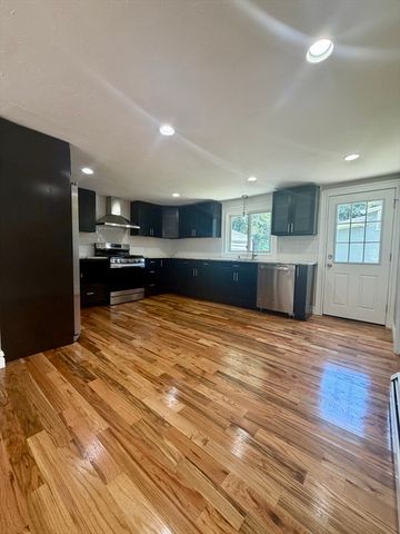 5 Rock St, Westport, MA 02790