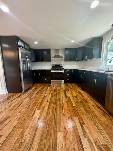 5 Rock St, Westport, MA 02790