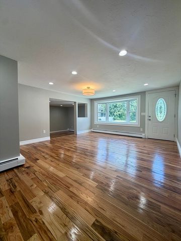 5 Rock St, Westport, MA 02790