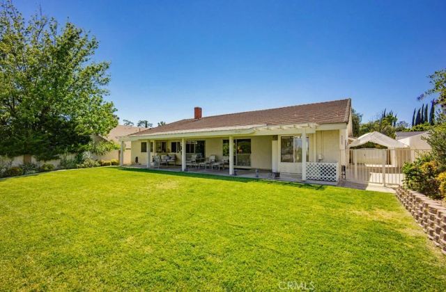 2040 N Albright Avenue, Upland, CA 91784