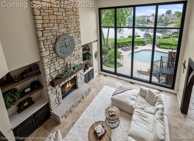 10993 Stoney Point Drive, South Lyon, MI 48178