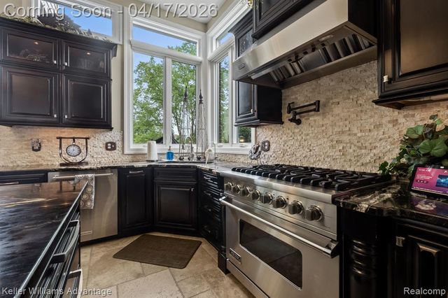 10993 Stoney Point Drive, South Lyon, MI 48178