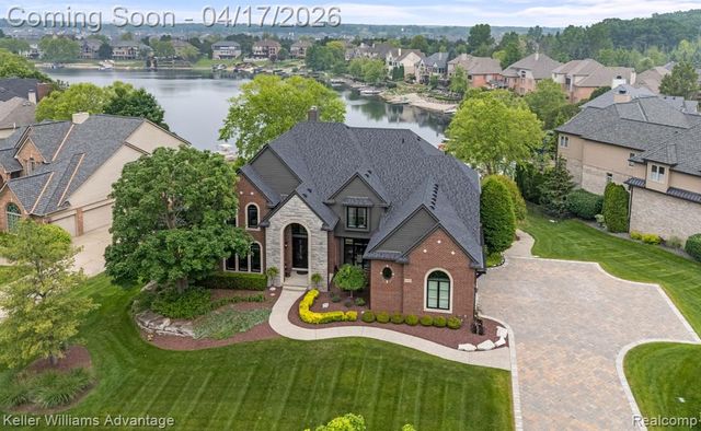 10993 Stoney Point Drive, South Lyon, MI 48178