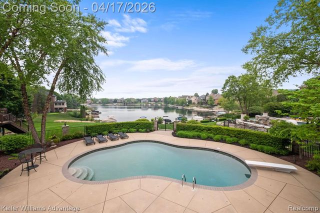 10993 Stoney Point Drive, South Lyon, MI 48178