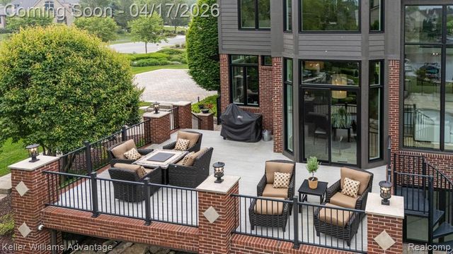10993 Stoney Point Drive, South Lyon, MI 48178