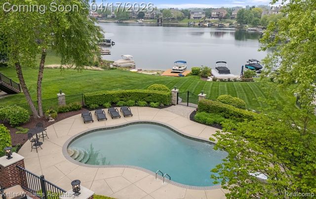 10993 Stoney Point Drive, South Lyon, MI 48178