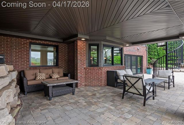 10993 Stoney Point Drive, South Lyon, MI 48178