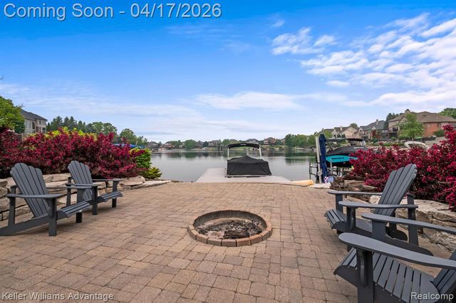 10993 Stoney Point Drive, South Lyon, MI 48178