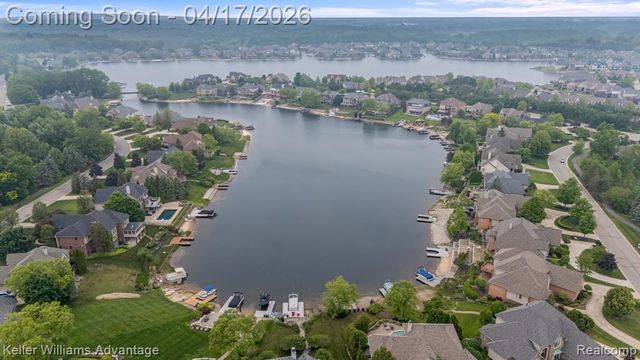 10993 Stoney Point Drive, South Lyon, MI 48178