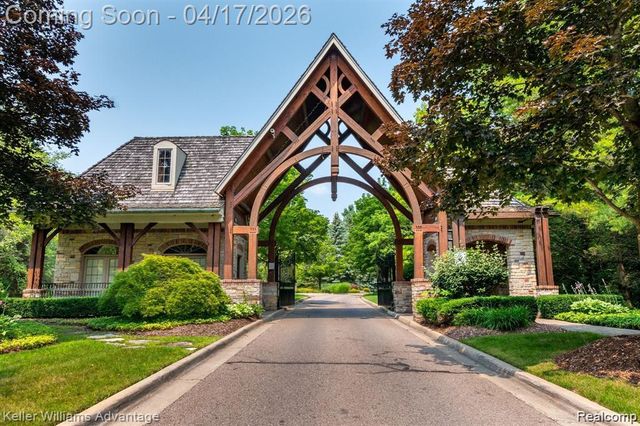 10993 Stoney Point Drive, South Lyon, MI 48178