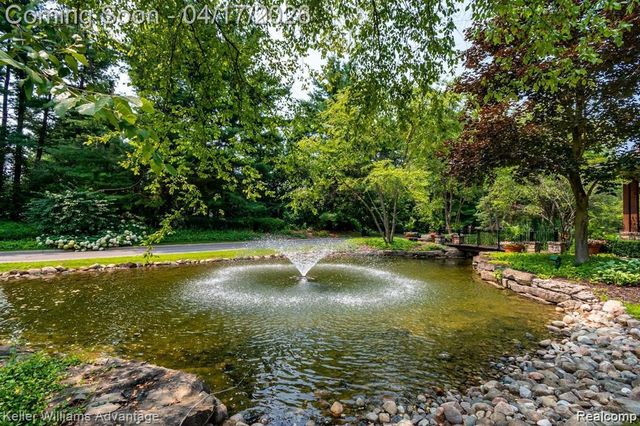 10993 Stoney Point Drive, South Lyon, MI 48178