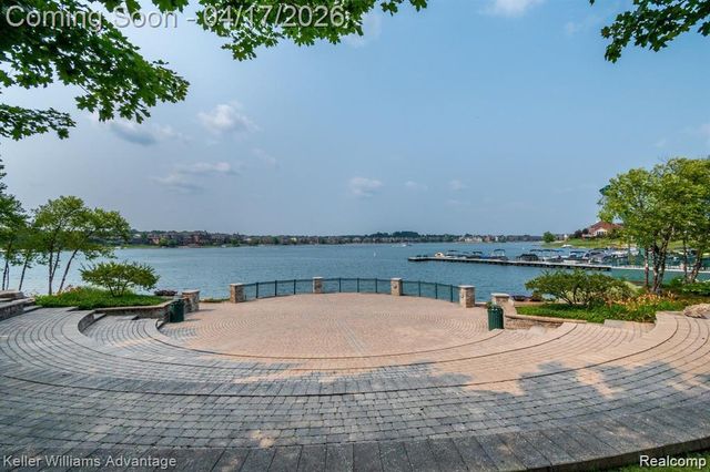 10993 Stoney Point Drive, South Lyon, MI 48178