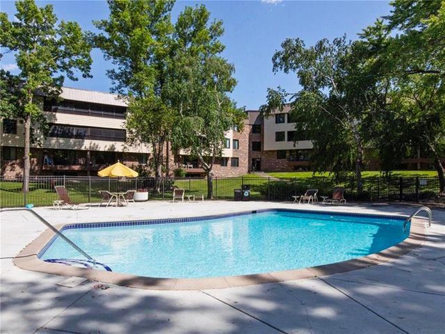 7510 Cahill Road 303B, Edina, MN 55439