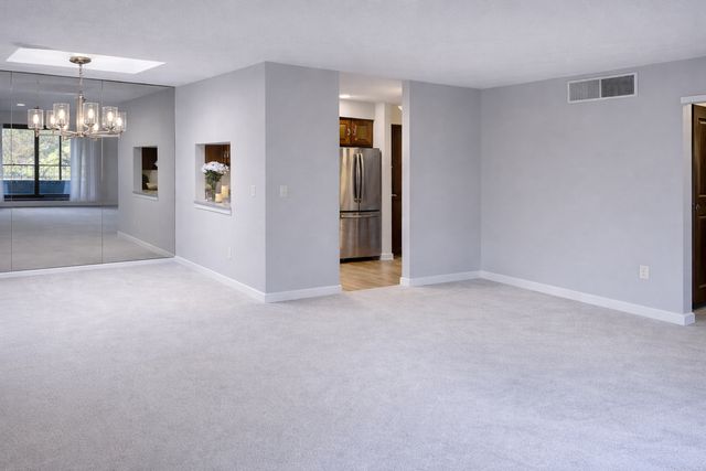 7510 Cahill Road 303B, Edina, MN 55439