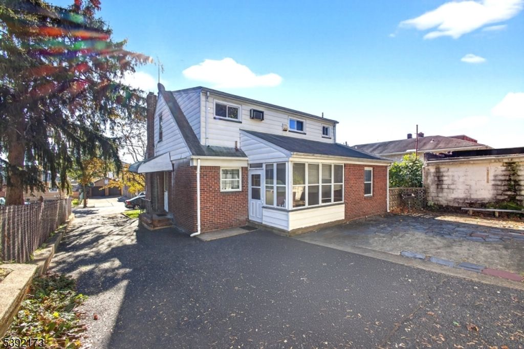 123 Westminster Pl, Garfield City, NJ 07026