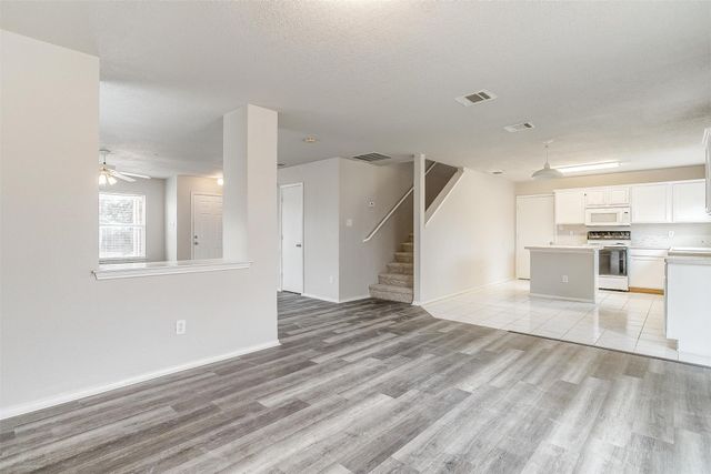 10104 High Eagle Trail, Fort Worth, TX 76108