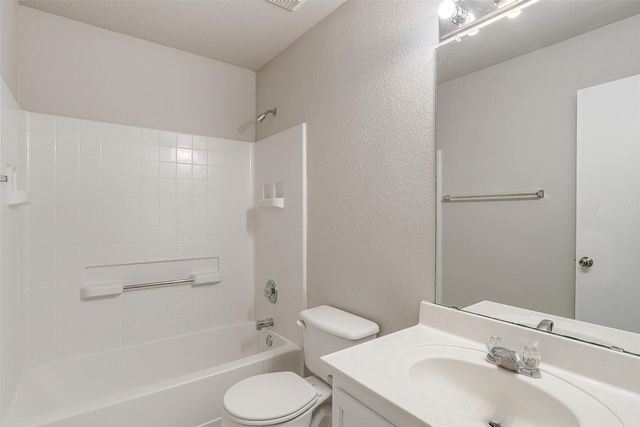 10104 High Eagle Trail, Fort Worth, TX 76108