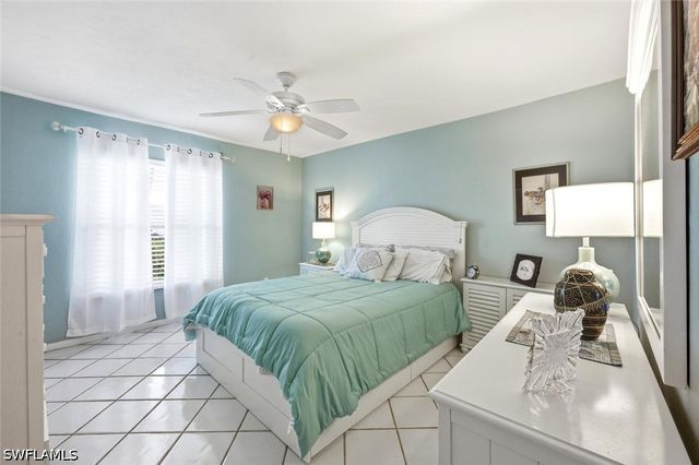 989 Charlemagne BLVD, Naples, FL 34112