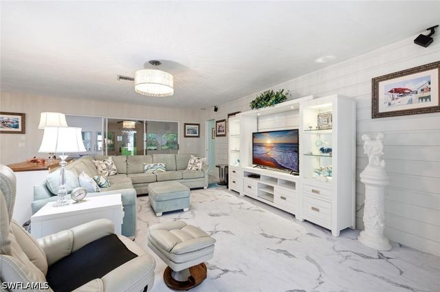 989 Charlemagne BLVD, Naples, FL 34112