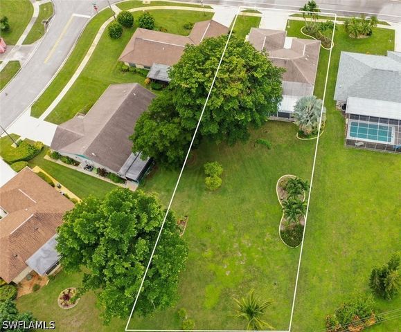 989 Charlemagne BLVD, Naples, FL 34112
