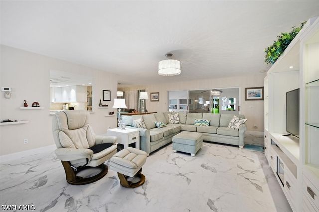 989 Charlemagne BLVD, Naples, FL 34112