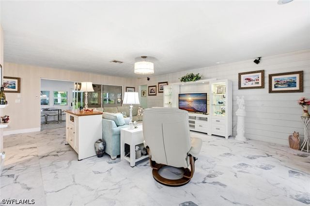 989 Charlemagne BLVD, Naples, FL 34112
