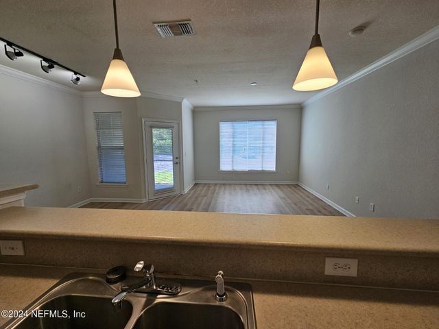 8290 W GATE Parkway 1206, Jacksonville, FL 32216