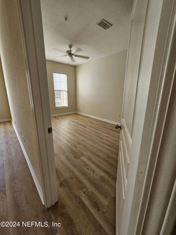 8290 W GATE Parkway 1206, Jacksonville, FL 32216