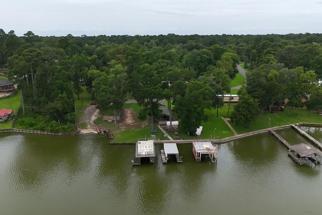 41 S Lafitte Lookout Drive, Point Blank, TX 77364