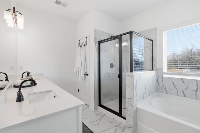 1014 Village Ct, Burns, TN 37029