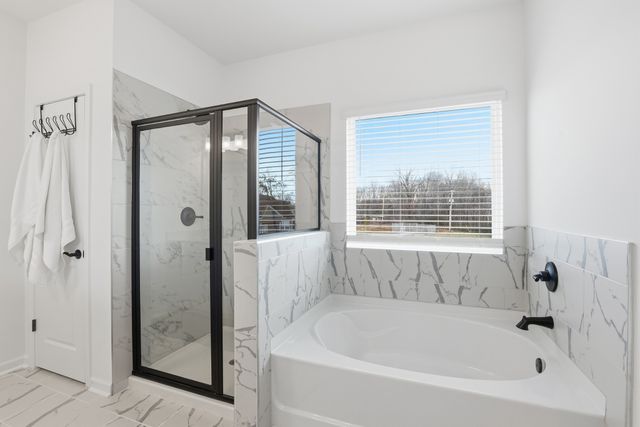 1014 Village Ct, Burns, TN 37029