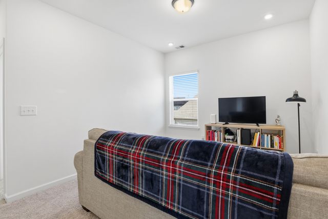 1014 Village Ct, Burns, TN 37029